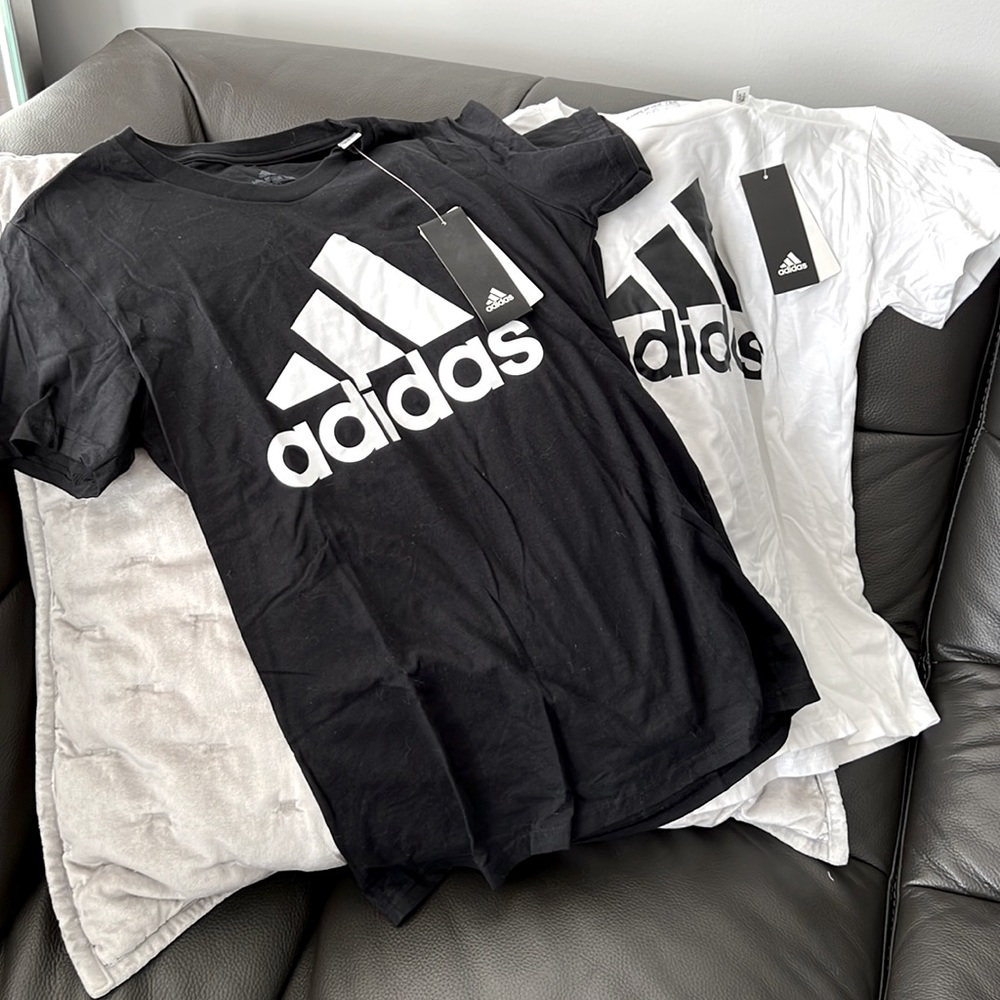 NWT Adidas logo T-shirt